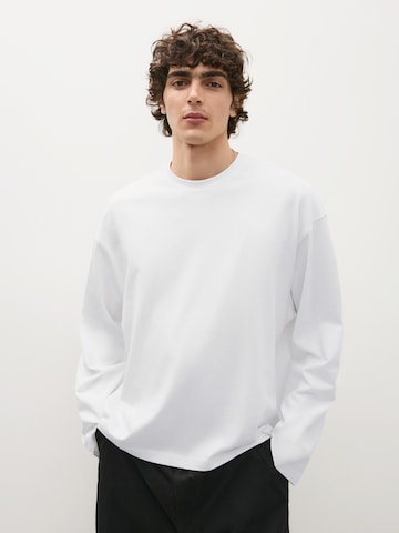 Bershka Shirt in White: front