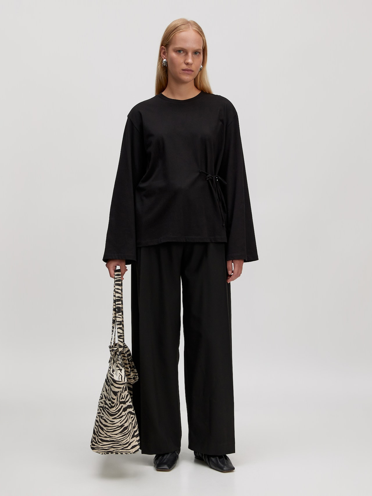 EDITED Shirt 'Gasira' Zwart