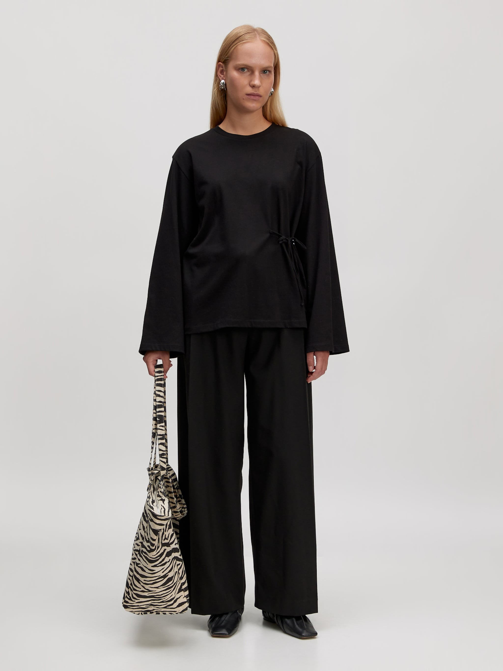 EDITED Producten Shirt 'Gasira' Zwart