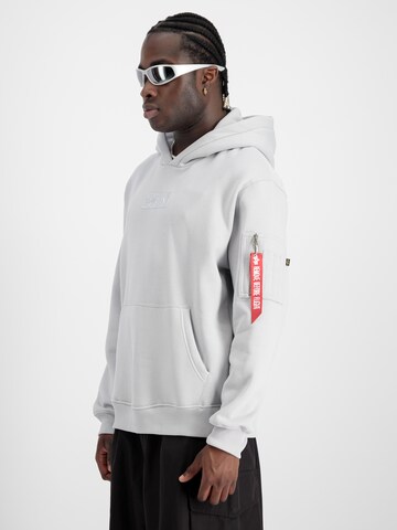 ALPHA INDUSTRIES Sweatshirt i grå