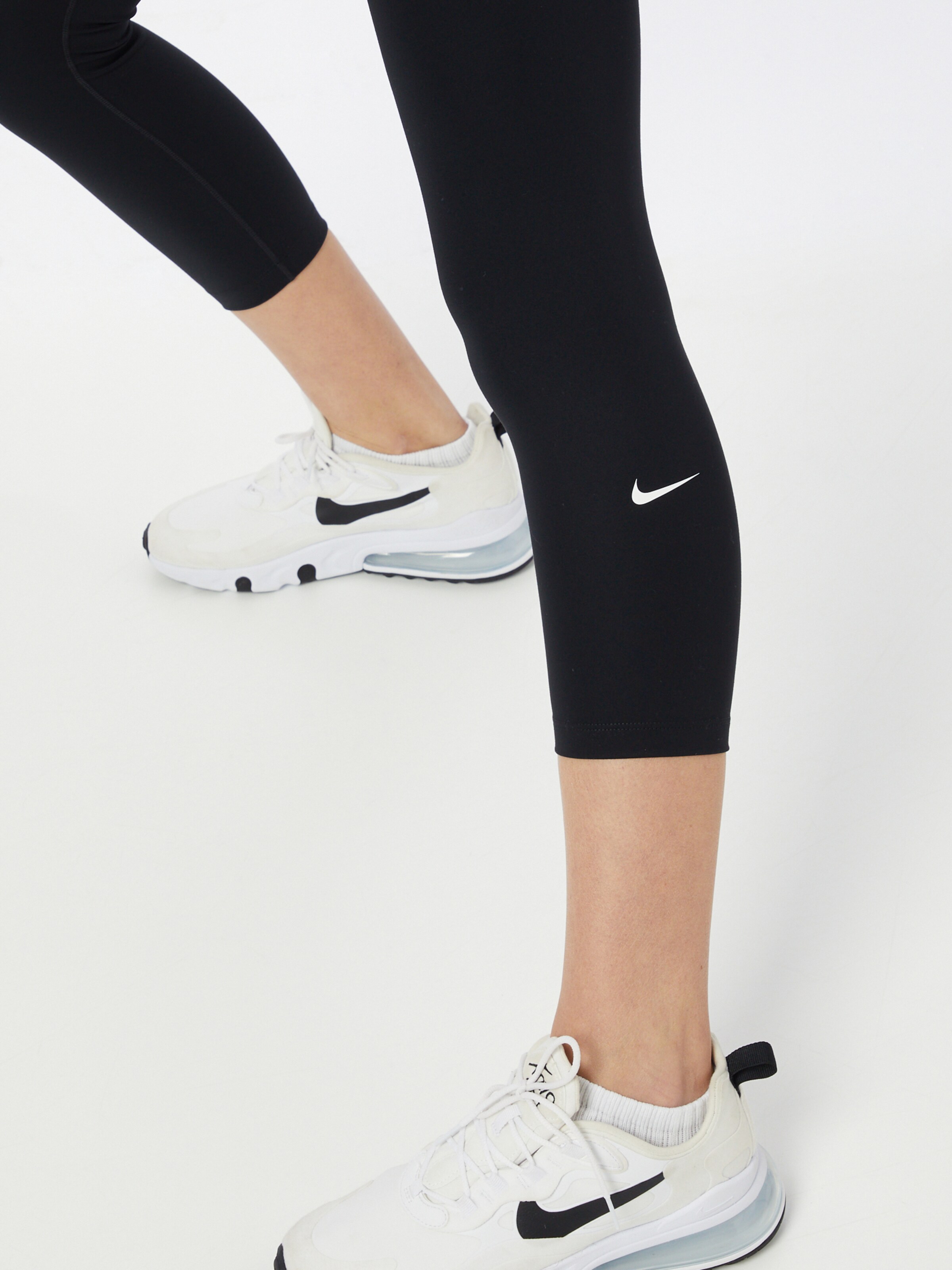 NIKE Skinny Sportleggings in Schwarz ABOUT YOU