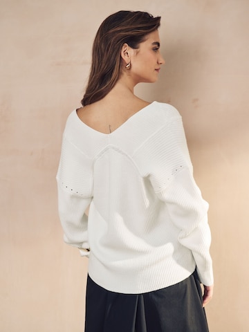 Next Pulover | bela barva