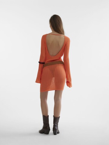 SOMETHINGNEW Gebreide jurk in Oranje