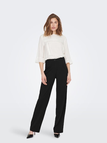 Regular Pantalon à plis 'LILI' ONLY en noir