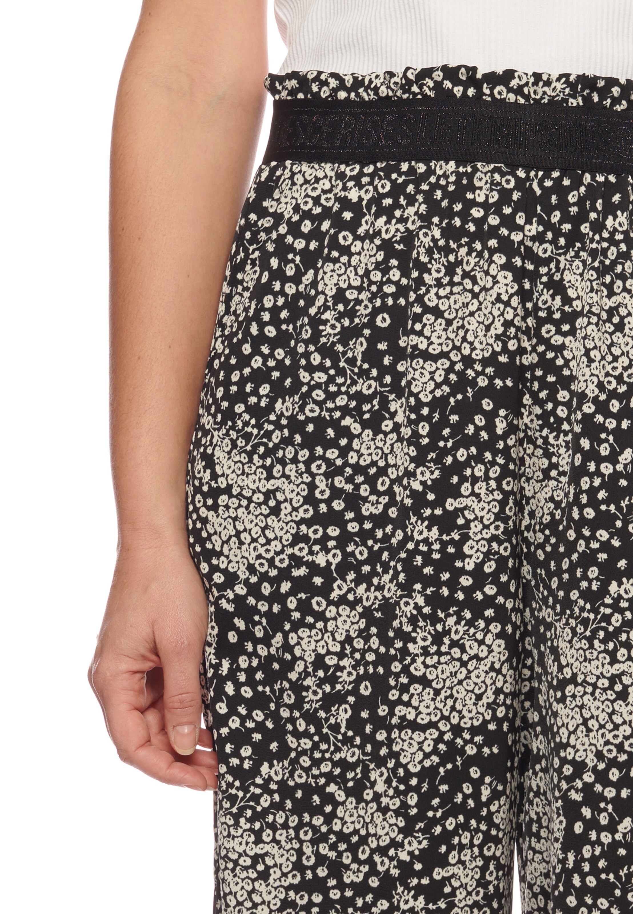 Le Temps Des Cerises Regular Stoffhose in Schwarz