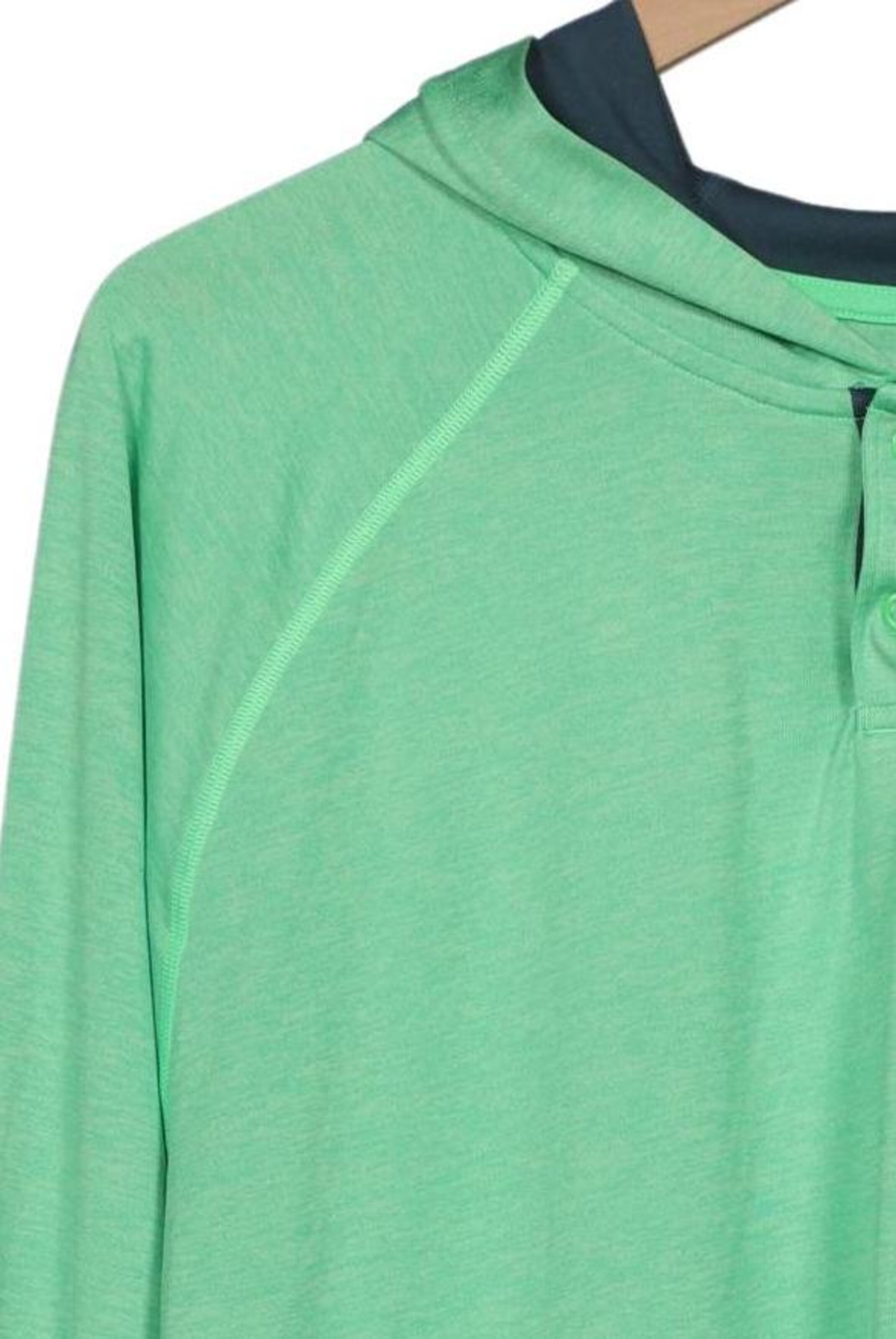 UNDER ARMOUR Shirt in XL in Green