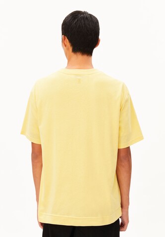 ARMEDANGELS Bluser & t-shirts 'MAARKOS' i gul: tilbage