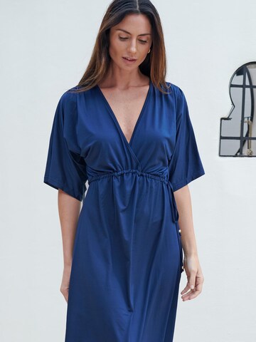 Chic by Lirette Jurk 'Kimono Lotus Natural' in Blauw: voorkant
