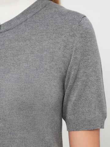 Cardigan 'PCNORA' PIECES en gris