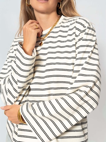 SASSYCLASSY Shirt in White