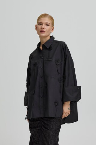 Ball Blouse 'Charlotta' in Black: front
