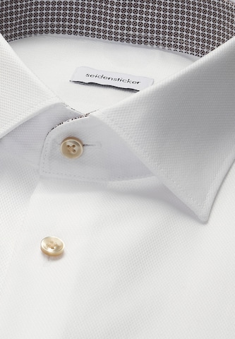 Coupe regular Chemise business 'Schwarze Rose' SEIDENSTICKER en blanc