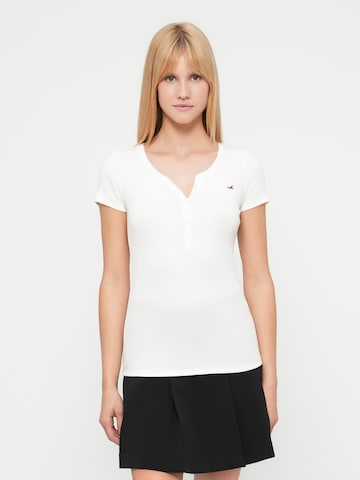 HOLLISTER Μπλουζάκι σε λευκό: μπροστά