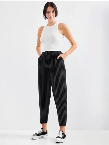 regular Pantaloni con pieghe di Bigdart in nero
