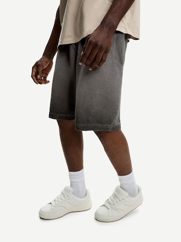Loosefit Pantalon Bershka en noir : devant