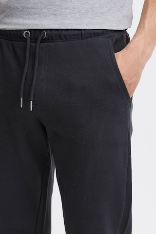 BLEND Regular Jogginghose in Schwarz