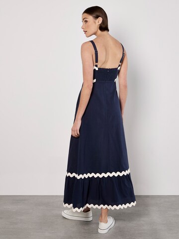 Robe 'Ric Rac Trim' Apricot en bleu