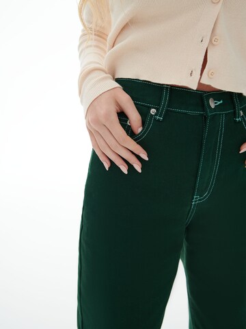 Wide leg Jeans 'Tyra' de la LENI KLUM x ABOUT YOU pe verde