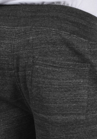 BLEND - Tapered Pantalón 'Henny' en gris