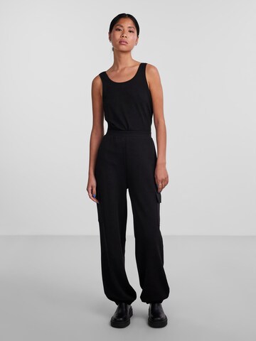 Effilé Pantalon cargo 'FINN' PIECES en noir