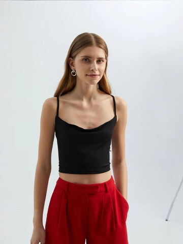 Haut Hiccup en noir : devant