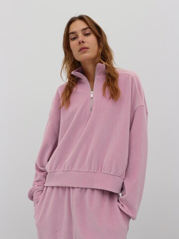 EDITED Sweatshirt 'Egid' in Roze: voorkant