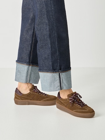 Sneaker bassa di Tamaris in marrone