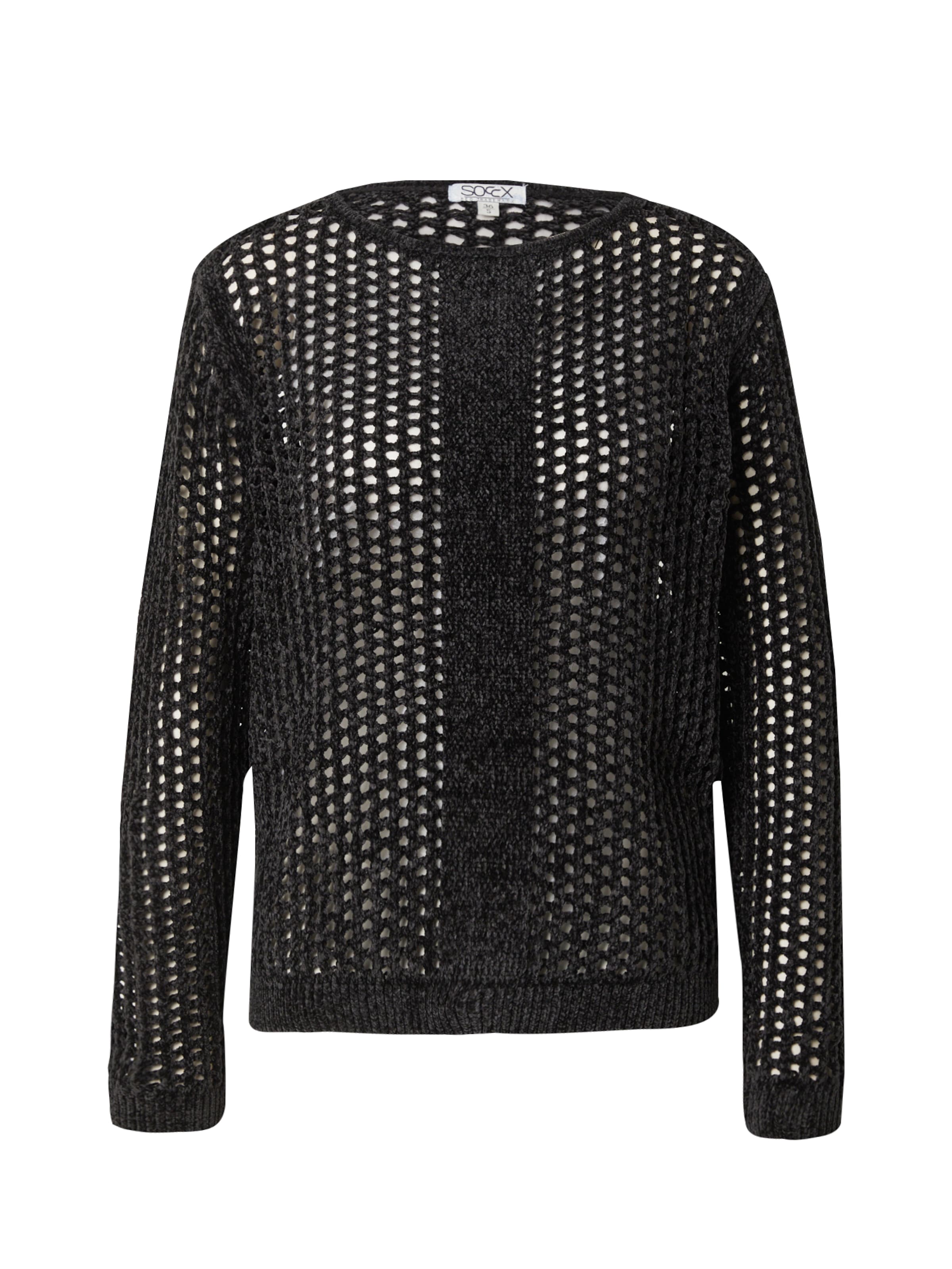 Pull-over Soccx en noir : devant