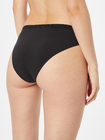 Slip 'Sahara' de la WEEKDAY pe negru