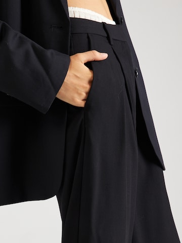 WEEKDAY Wide leg Pleat-front trousers 'Zia' in Black