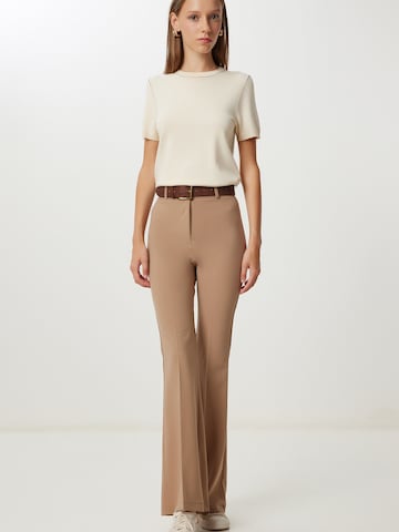 Happiness İstanbul Flared Pressveckad byxa i brun