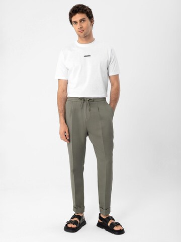 Antioch Regular Trousers with creases in Green