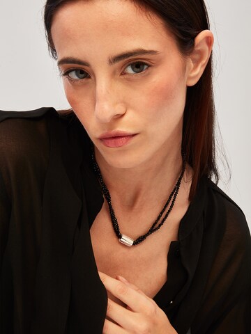 Chaîne Breil en noir : devant