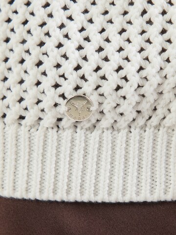 Pullover di monari in bianco