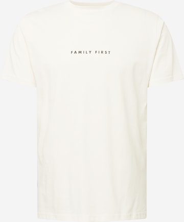 Family First Shirt in White: front