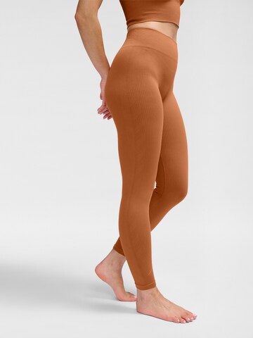 Skinny Pantaloni sportivi 'MT Adapt' di Hummel in marrone: frontale