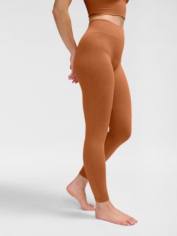Skinny Pantalon de sport 'MT Adapt' Hummel en marron : devant