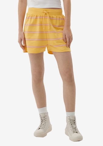 QS Regular Trousers in Yellow: front