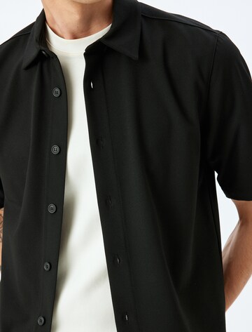 Koton Regular Fit Hemd in Schwarz