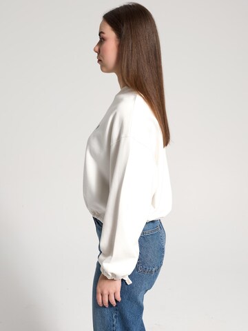 NOWIHT - Sudadera 'Zephyrine' en blanco