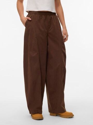 Wide Leg Pantalon 'VMJada' VERO MODA en marron : devant