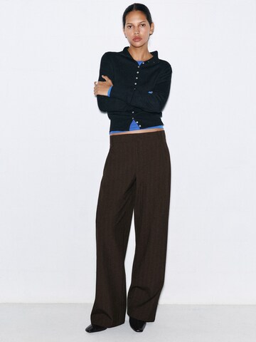 Loosefit Pantalon à pince Pull&Bear en marron