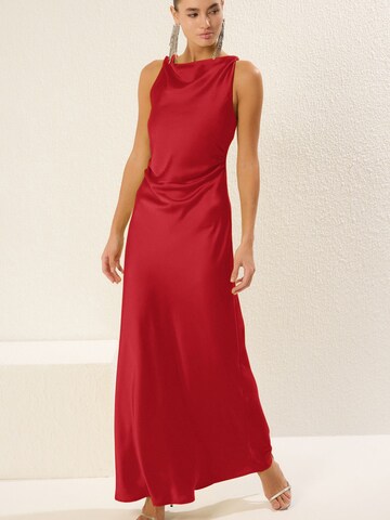 Trendyol Evening dress in Red: front