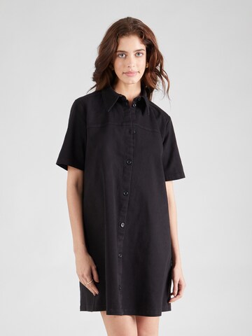 Robe-chemise Monki en noir : devant