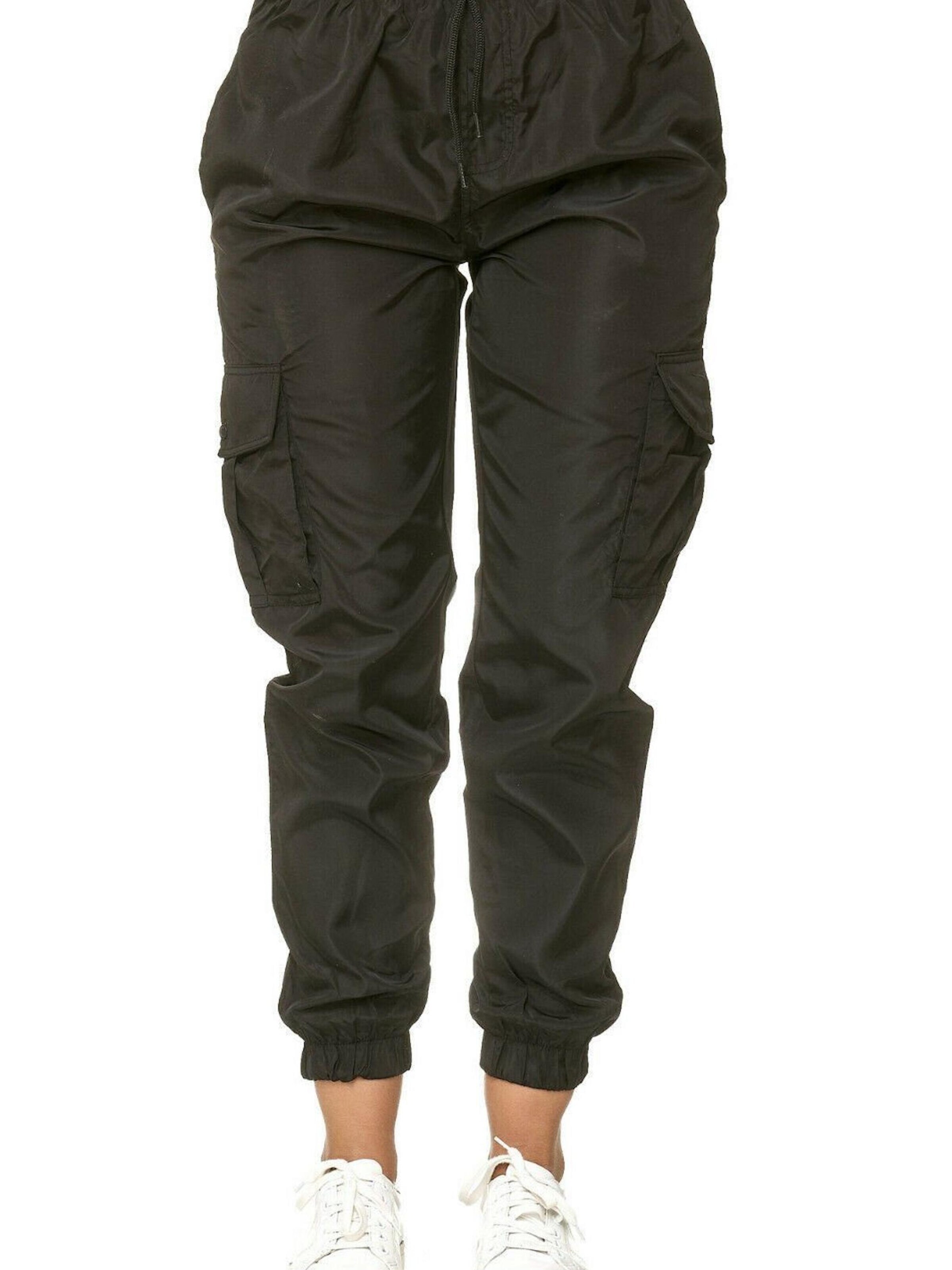 Worldclassca Regular Cargo Pants in Black: front