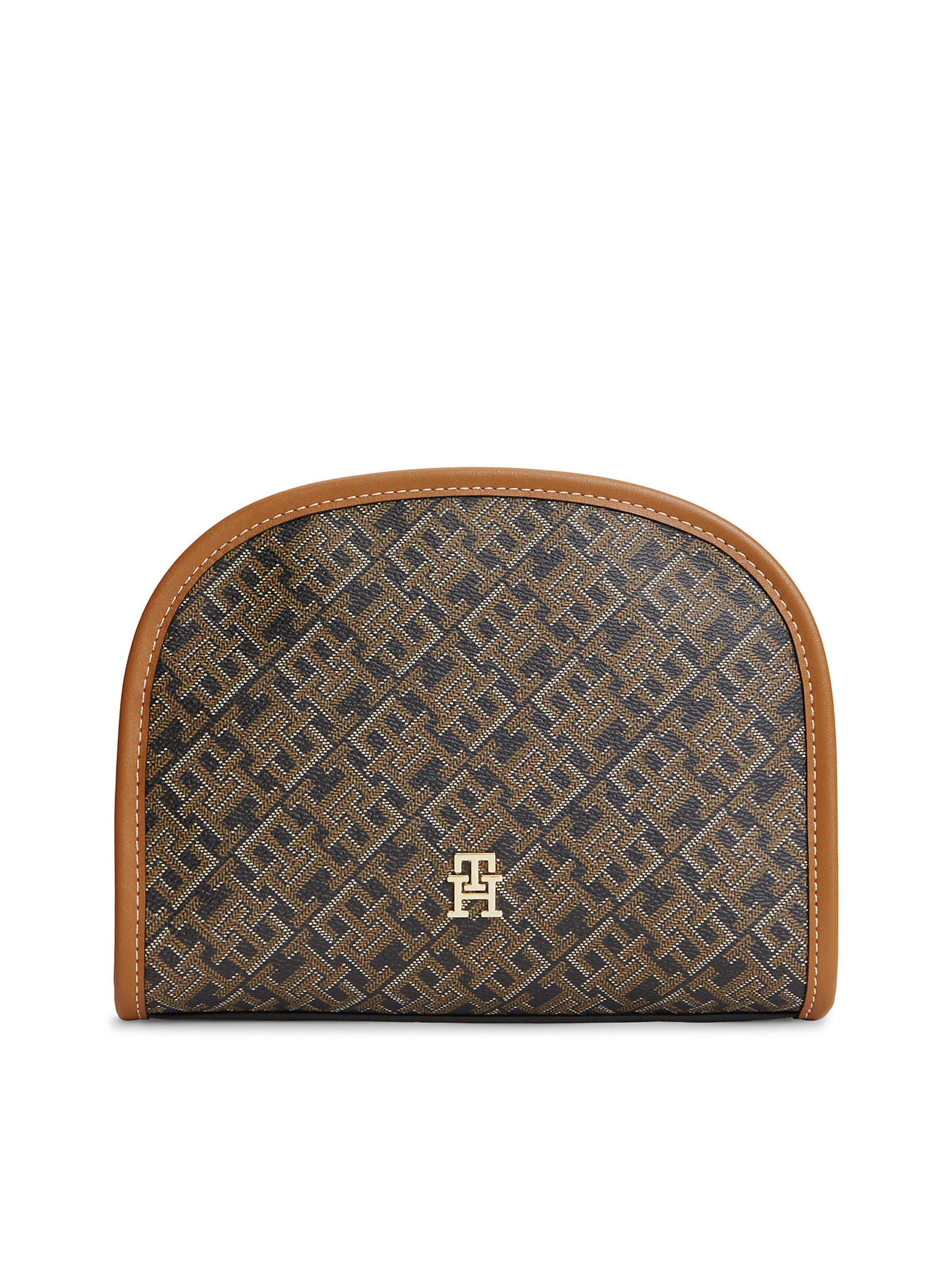 TOMMY HILFIGER Laundry Bag in Brown: front