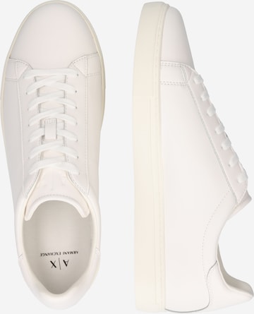 Baskets basses ARMANI EXCHANGE en blanc