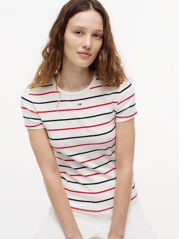 Tommy Jeans Тениска 'ESSENTIAL' в бяло