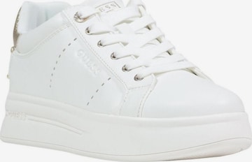 Sneaker bassa 'WESLI FLPWES ELE12' di GUESS in bianco: frontale