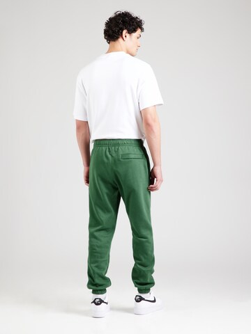 Nike Sportswear Tapered Παντελόνι 'Club Fleece' σε πράσινο